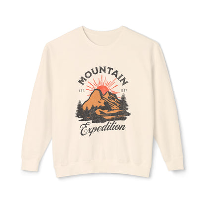 Retro Mountain Adventure Crewneck Sweatshirt - Outdoor Hiking